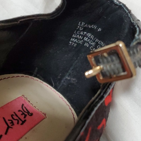 Don't wear anymore in back of my closet 😒 - Picture 3 of 5